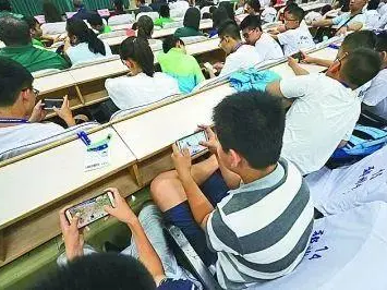 小学生应配备手机吗？